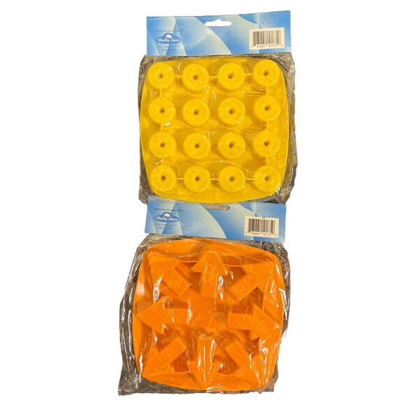Daily Save 2pc Lot Flexible Ice Cube Silicone Tray Molds Arrows & Donuts NWT - Picture 2 of 7